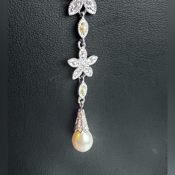 Intricate Silver and White Necklace with Pearl Drop 18’ - Picture 3 of 5